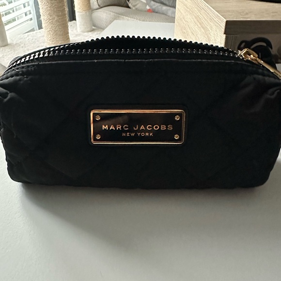 Marc Jacobs Handbags - Marc Jacobs cosmetic pouch